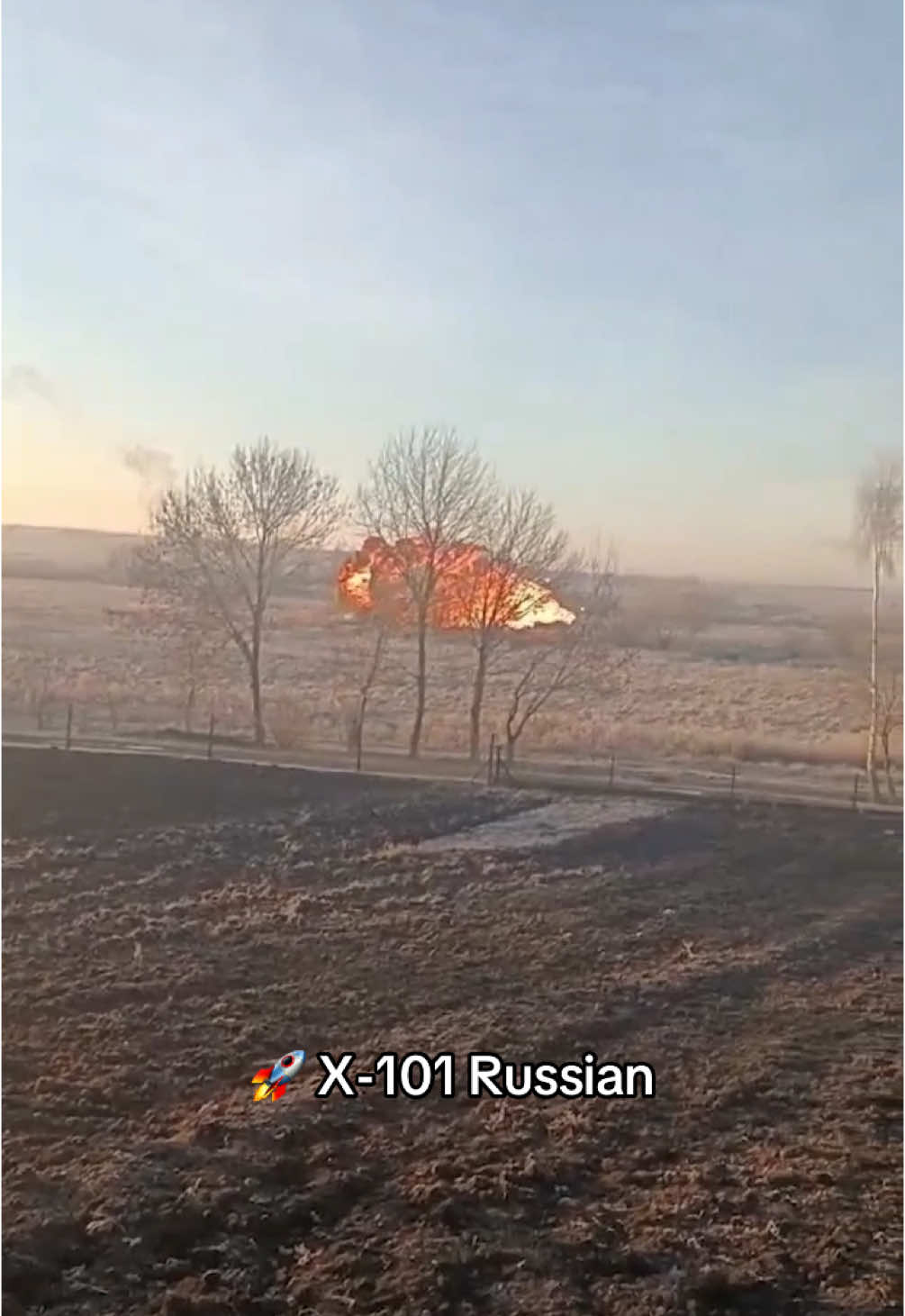 🇷🇺🚀 Apparently, the downed missile turned out to be a Kh-55SM decoy missile with an inert warhead, which is therefore indicated by the absence of detonation of the missile warhead. But X-101 was already following her.#russianarmy #armyrussia #ukrainerussia #russiaukraine #russie #ukrainevsrussia #russiavsukraine #🇷🇺 #zov 