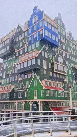 The intell hotel at Zaandam in wintertime ❄️😍 #intellhotelzaandam #zaandam #zaandamcity #holland_hotspots #zaanseschanswindmill #wintertimes #winterwonderland #winteramsterdam #wintervibes #snowvibes #snow #snowing #christmastime #christmastrip #citytrip #christmasmood #zaanseschans #zaanseschansholland #holland #amsterdamsnow #amsterdam #wintertime❄️  Made by: @Photographer Amsterdam  🎥