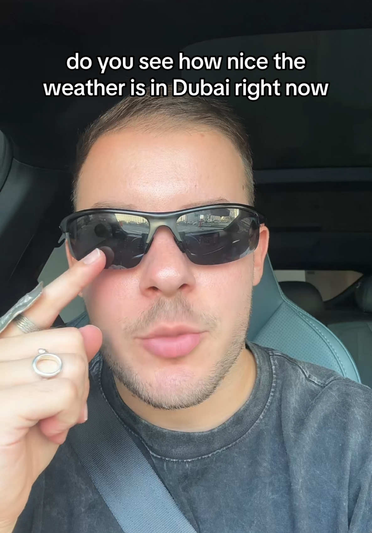 Weather in Dubai got me feeling BREEZY!!! #dubai #dubaiwinter #winterindubai #dxb #winterseason #outsideplans #hangoutoutdoors 