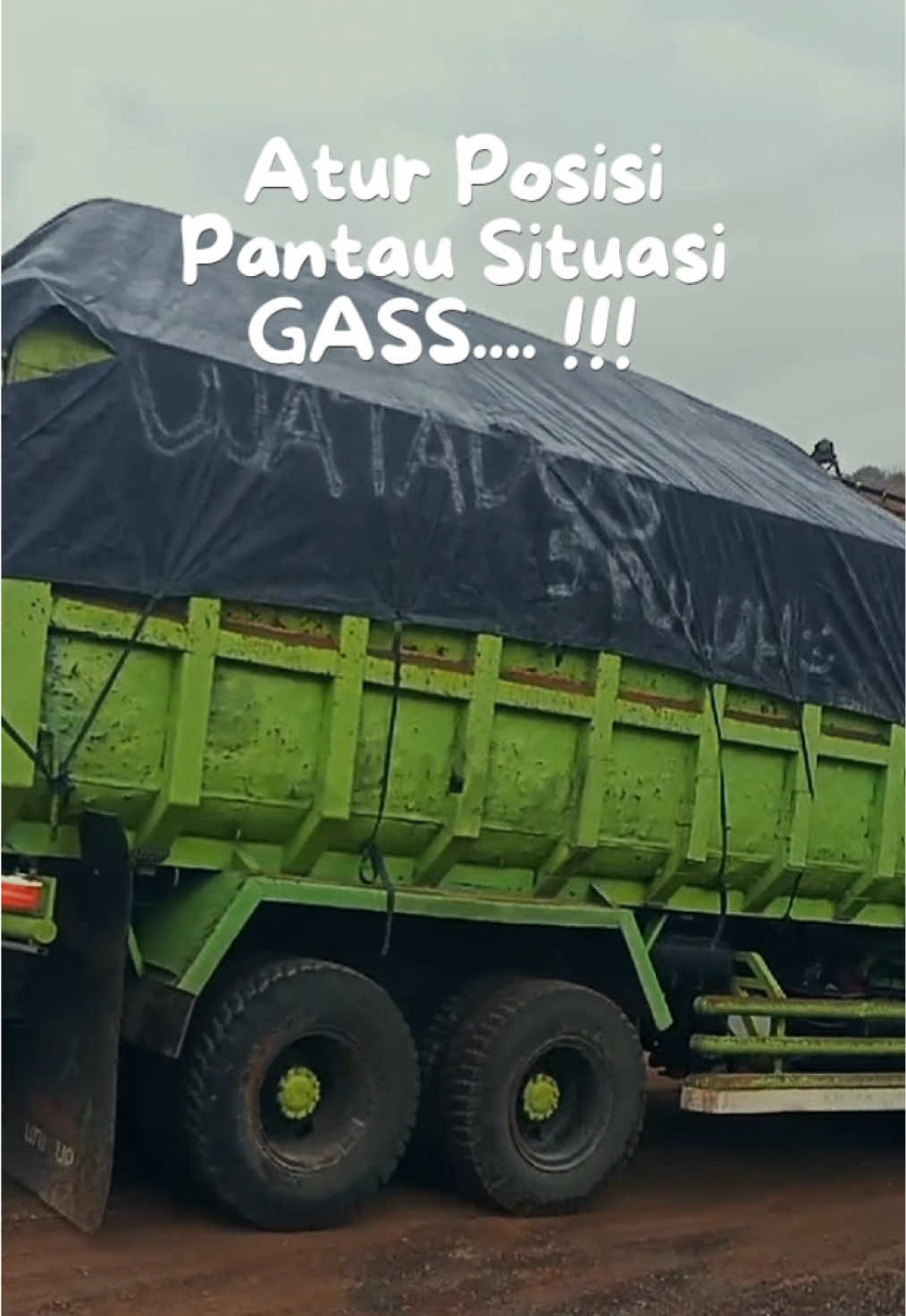 Atur posisi pantau ritasi CASS.. !! 😃#batusplite_cilegon #batubojonegara #batubanten #pasircilegon #tambang #truck #exavator #semangatkerja #loader @babesneakers @koay-koay 