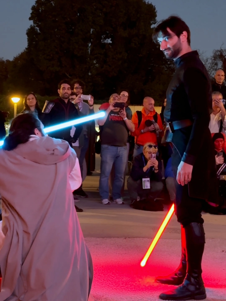 The Darkside can cure your desease.. jedi❤️‍🔥 @LuccaComics&Games  ⚔️:@Saverio Bigazzi @Barberto  🗡: @SkyForge Sabers #luccacomicsandgames #lucca2024 #luccacomics #luccacomics2024 #lucca #comics #games #starwars #darkside #sith #jedi #testdelcristallo #giardinodegliosservanti #parade #comicon #lightsaber #florenceknights #cosplay  #guerrestellari #starwarsduel 