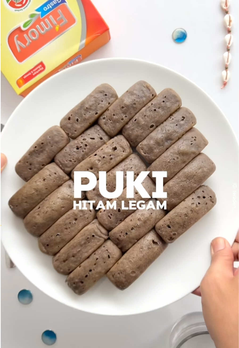 more Puki please! but Puki tiga rasa disini @oceania 🌊 sekarang Pukinya hitam legam, enjoy the recipe 670 ml air santan 2 telur 300 gr gula 500 gr tepung protein sedang 1/2 tsp baking powder 1 1/2 tsp ragi instant 200 gr margarine (cairkan) pasta charcoal secukupnya #tiktokfood #idemasak #idejualan #masakansehat #masaksederhana #tikfood #ngemil #jajananviral #cemilanviral ⚠️ FAKE SITUATION ⚠️FAKE SCENE ⚠️FAKE EVERYTHING ⚠️ FAKE SCRIPT ⚠️ FAKE DIALOUGE ⚠️ FAKE BODY ⚠️