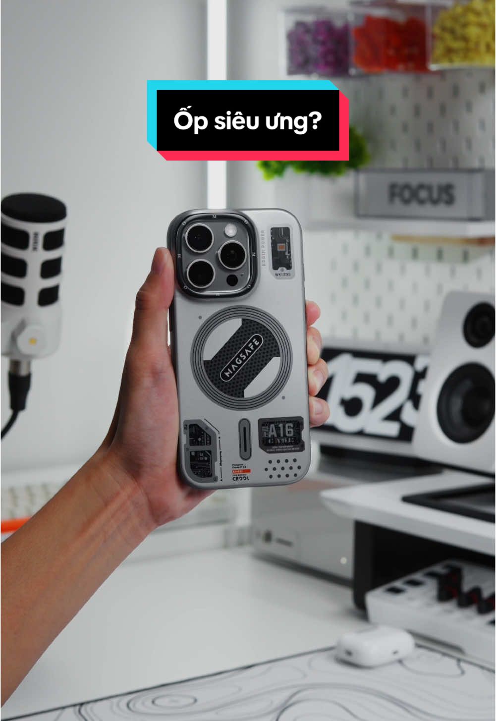 Lại bổ sung vào bộ sưu tập 1 chiếc ốp siêu ưng #desksetup #nghiensetup #deskaccessories #banlamviec #decor #LearnOnTikTok #iphonecase 