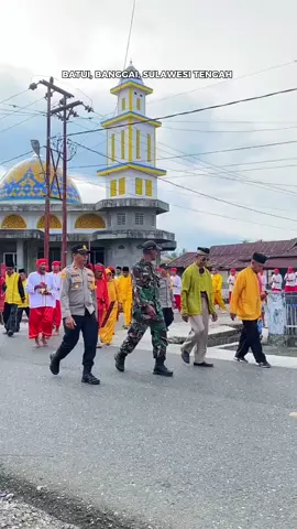 Ritual adat Molabot Tumpe ini berupa pengantaran burung Maleo dari masyarakat adat Batui di Kabupten Banggai ke Kerajaan Banggai di Kabupaten Banggai Laut. Ritual Adat Molabot Tumpe ini juga  memiliki makna yang mendalam terkait ikatan persaudaraan di antara masyarakat Banggai. #tumpe #banggaibersaudara #banggai #bangkep #balut #sulawesitengah #batui #maleo #telurmaleo 