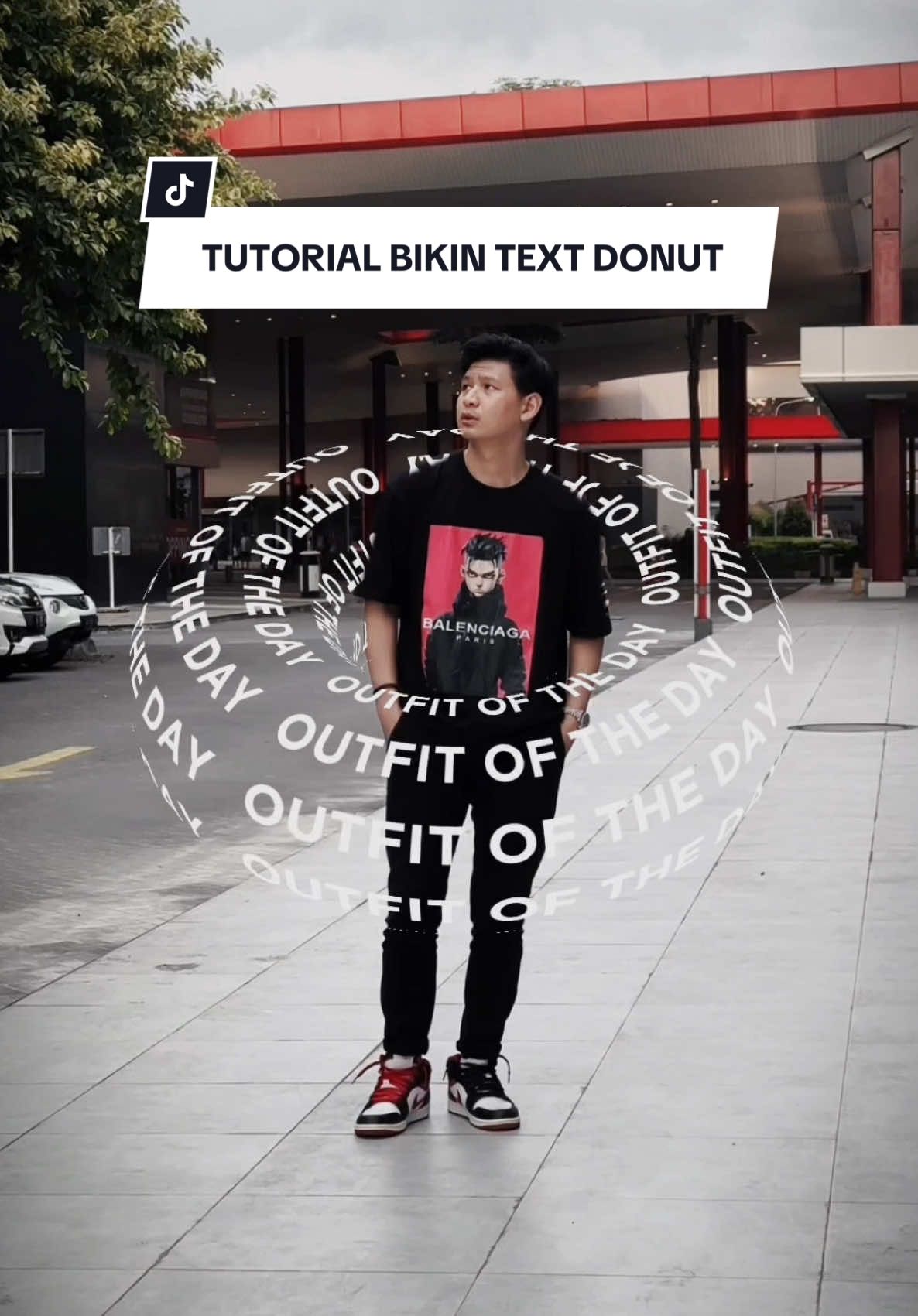 Kalian pengen bikin efek text donat kayak gini? Cobain deh tutorial yg satu ini 😁 Ib : @ignaciovasconez #tips #tutorial #videography #editvideo #videohacks #KelasFoto #SerunyaBelajar #longervideos #fyp #fypindonesia #foryoupage #foryou 