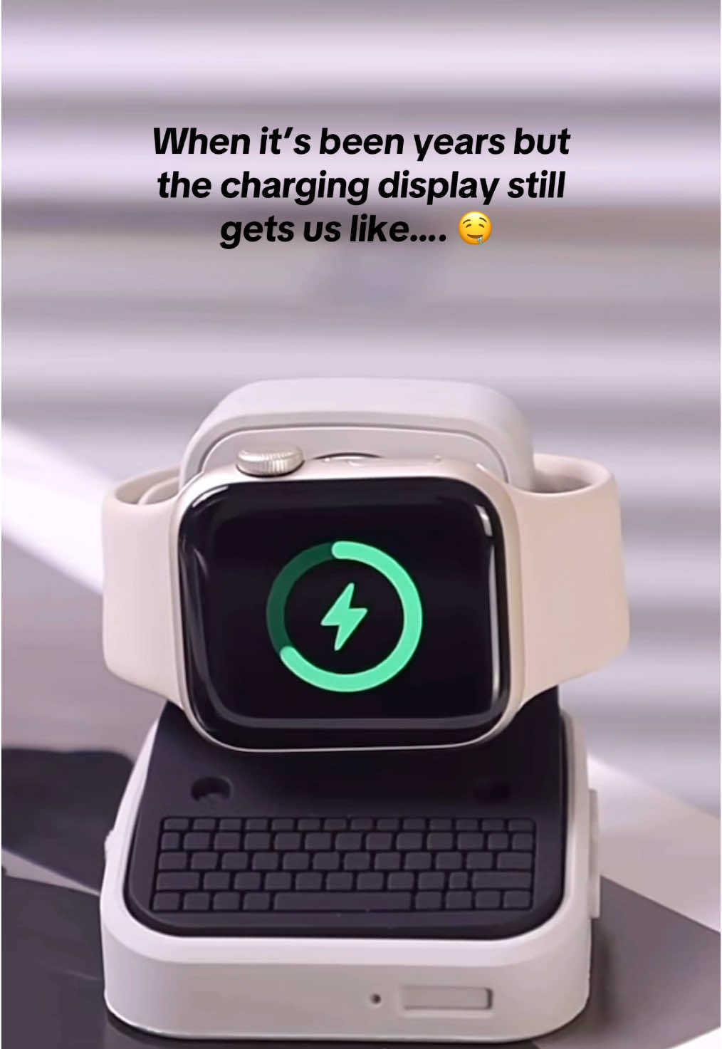 When it’s been years but the charging display still gets us drooling 🤤 #applewatch #magsafecharger 