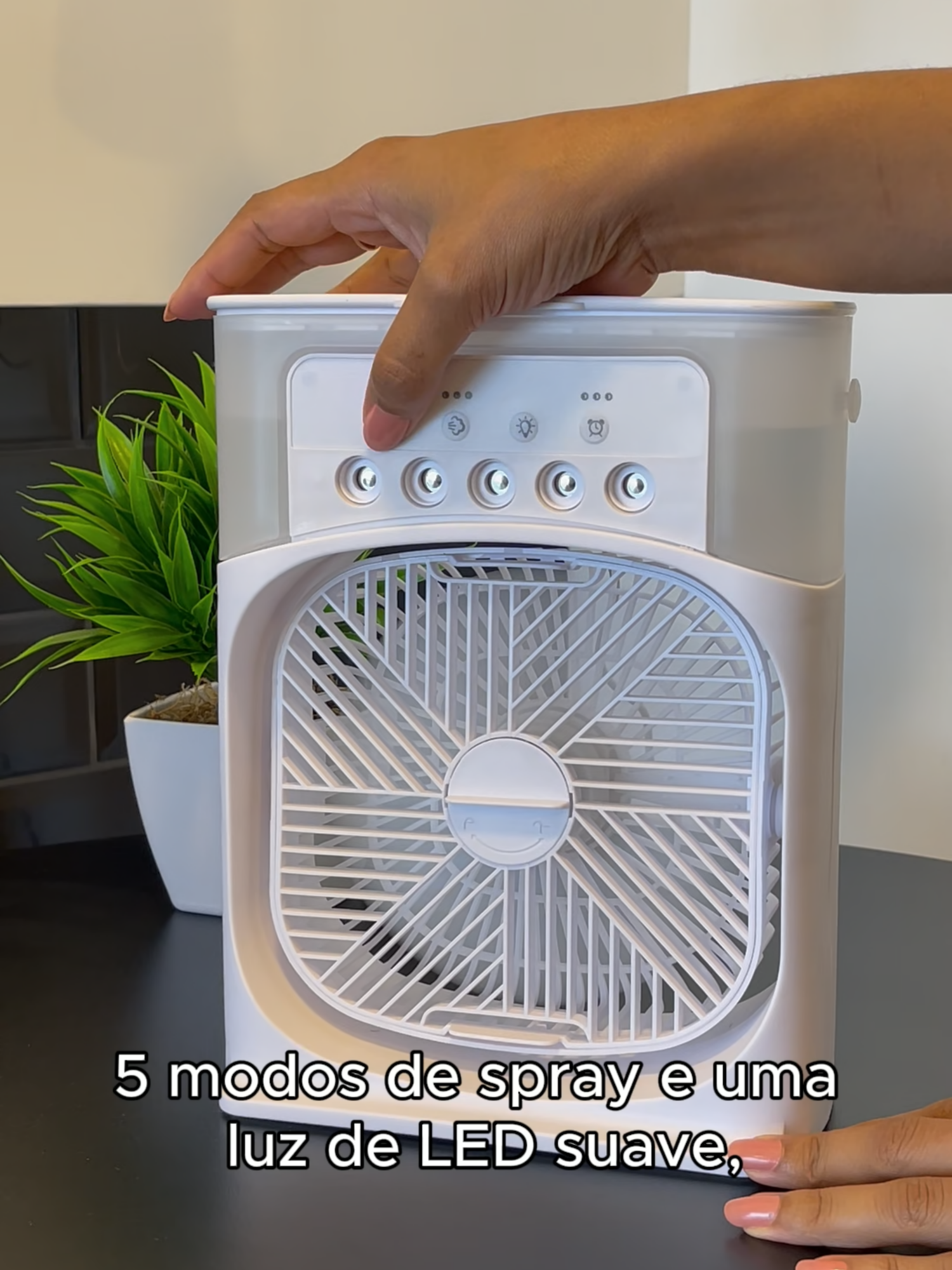 LINK NA BIO. Chegou na Mundify o Ventilador Umidificador E Difusor Portátil, é um item sensacional para ter na sua casa ou escritório! 🥶 ✅Link do produto na Bio👉 #mundify  #viralizou  #foryoupage  #viral  #miniventilador  #barone #decoração #escritorio #façavocêmesmo