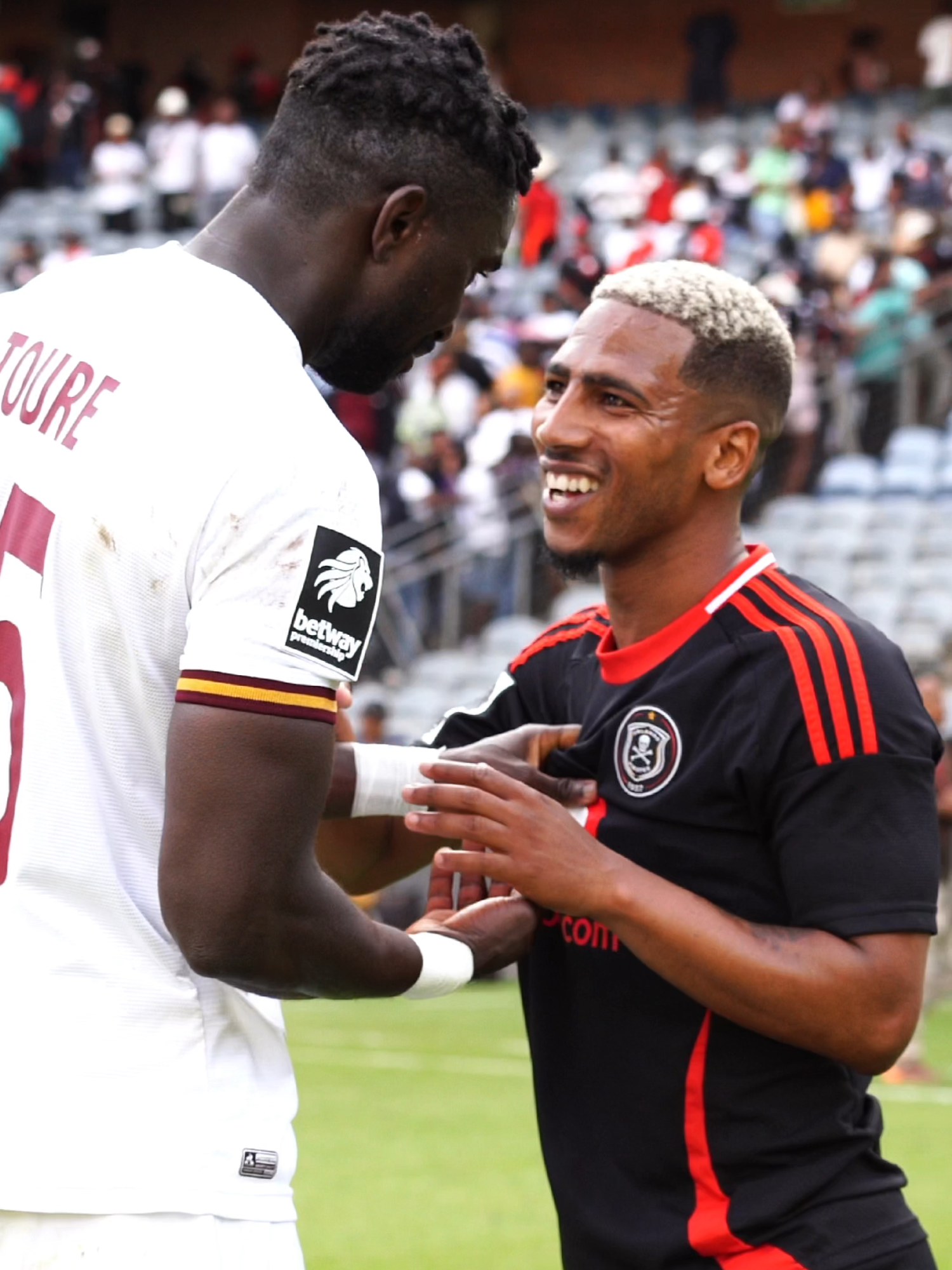 The link-up: Deano van Rooyen was so happy to see his friends and former teammates #sportsontiktok #OrlandoPirates #kasifootball #BetwayPrem