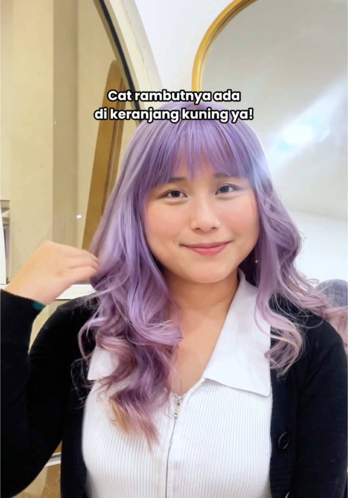 kadang butuh sedikit warna di dunia yang abu-abu dengan cara cat rambut Smokey Lilac dari Sasha, jadi tampil lebih percaya diri 💖✨ #SashaIsBack #colorfulcomeback #catrambutsendiri #catrambutdirumah #hairdye #catrambut  #sashahaircolorant #trend #hairtransformation #smokeylilac    