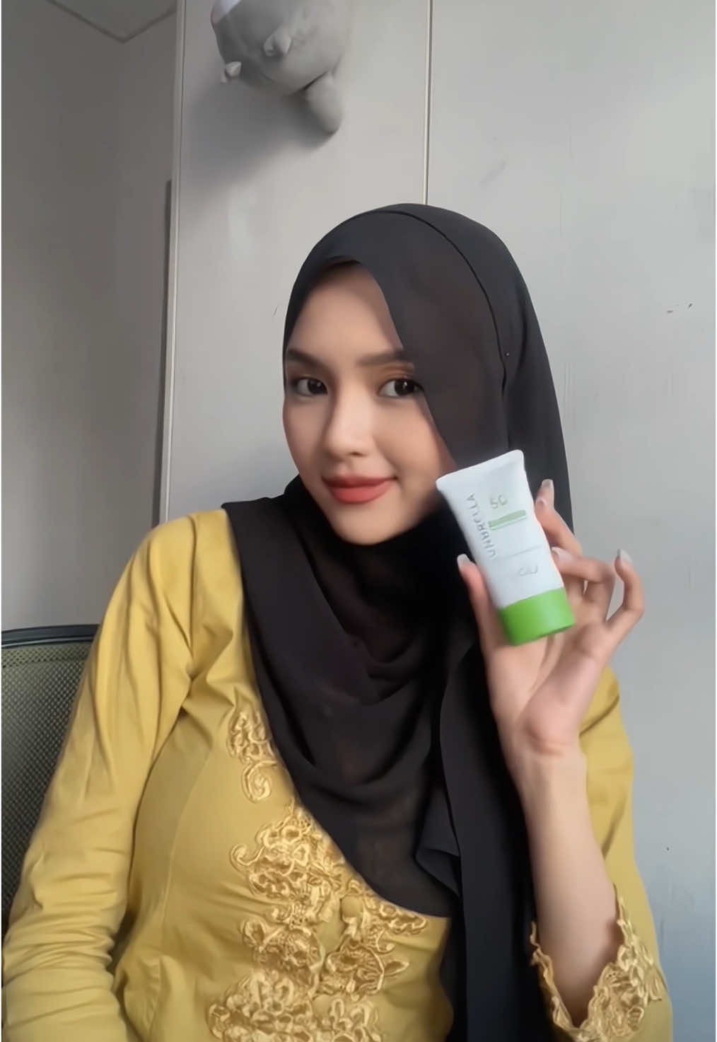 Lurvee sangat finishing sunscreen from @YOU Beauty Malaysia ni! 😍😍  Try sekarang! #YOUBeautyMY #YOUSUNBRELLA  #FYP #sunscreenviral