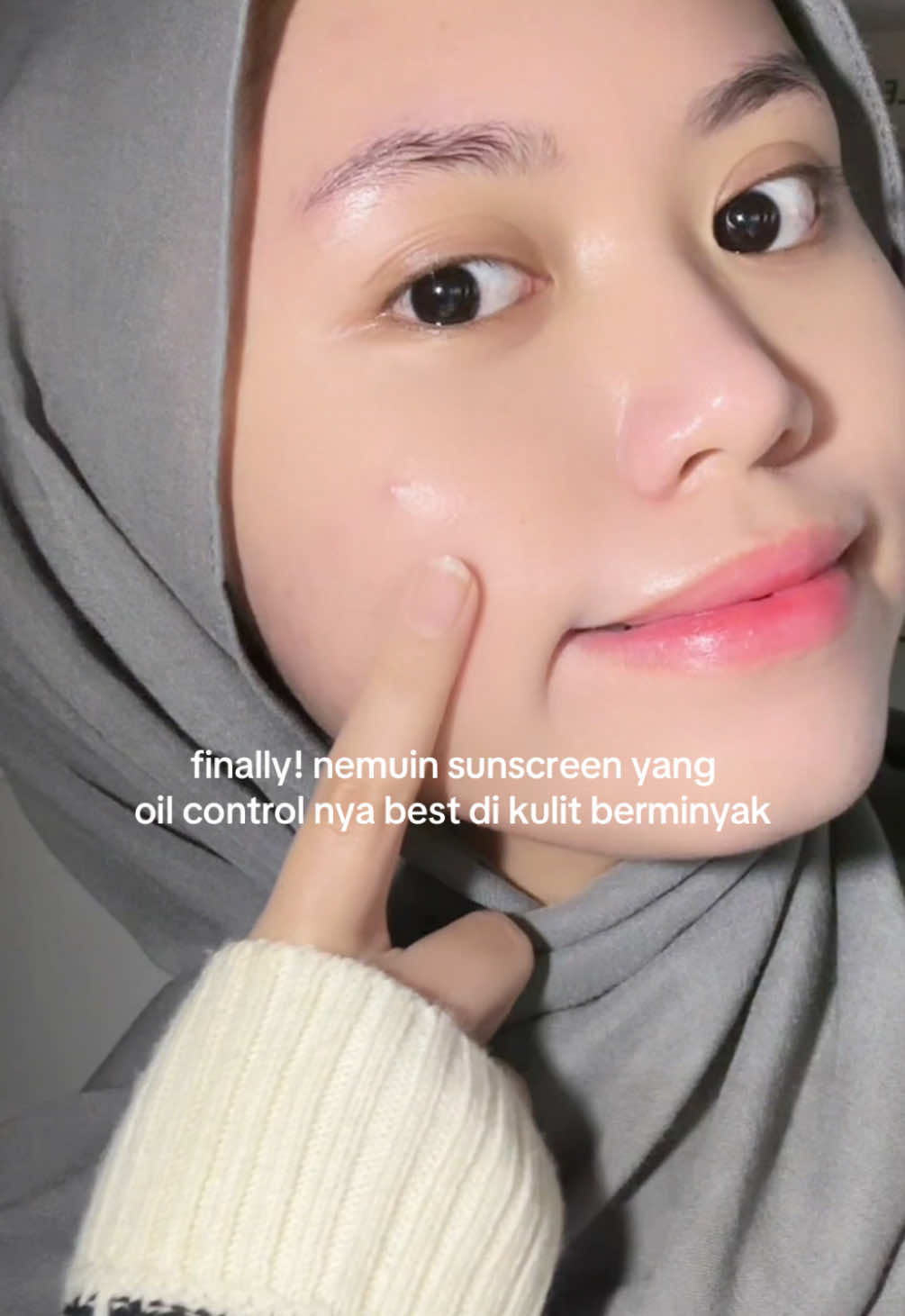 rekomendasi sunscreen untuk kulit berminyak 🌤️ feelsnya ringan & ga lengket, ditambah lagii bisa membantu mengontrol minyak di wajah, wajib coba sih 🩵 #sunscreen #sunscreenreview #yousunscreen #oilyskin #rekomendasisunscreen