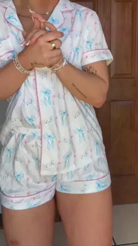 #LadiesFashionSense #FemaleFashionTrends #WomenWardrobe #LadiesStyleGoals #FemaleGarments #WomenFashionista #LadiesClothing #foryoupage #parati #tiktok #CapCut #fy  #fyp #catdaysoftiktok #foryou #fypviral 