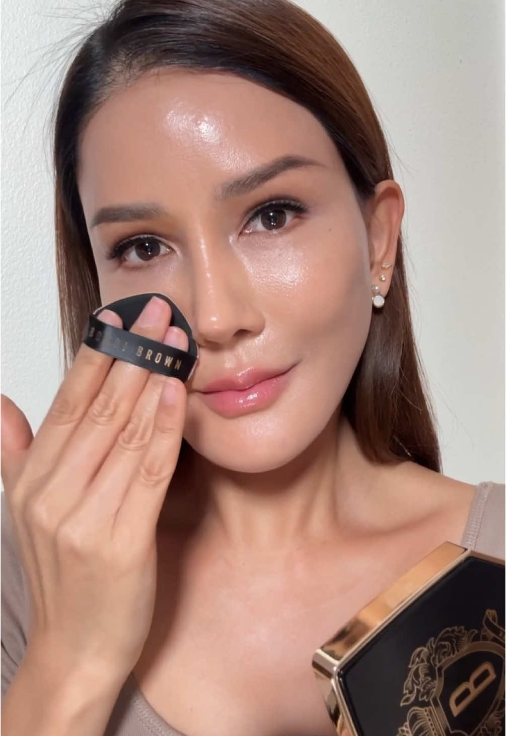 #คุชชั่นเซรั่ม  #bobbibrownTh #bobbibrown #bobbibrownartist #bobbibrownartistth  #bobbibrownthailand#รีวิวบิวตี้ #รีวิวบิวตี้ในtiktok #makeup #สอนแต่งหน้า #เมคอัพเปลี่ยนลุค #TikTokUni #เรื่องผิว #ฮาวทูTikTok #TikTokLooks #makeuptutorial #แต่งหน้า #ของดีบอกต่อ #รีวิวของดีบอกต่อ #แต่งหน้าง่ายๆ #เครื่องสำอาง@bobbibrownth @Bobbi Brown 