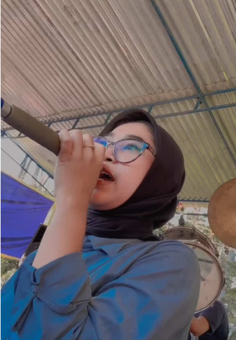 Tebak iki lagu opo😂 #fyppppppppppppppppppppppp #fypage #fypシ゚ #fypp #sinden #sindenjawa #sindenjaranan #sindenmuda #sindenmilenial #sindengenz #genz #trendingvideo #jowopride #jaranantemanggungan #jaranantemanggung #ladranwahyu #bellaputri 