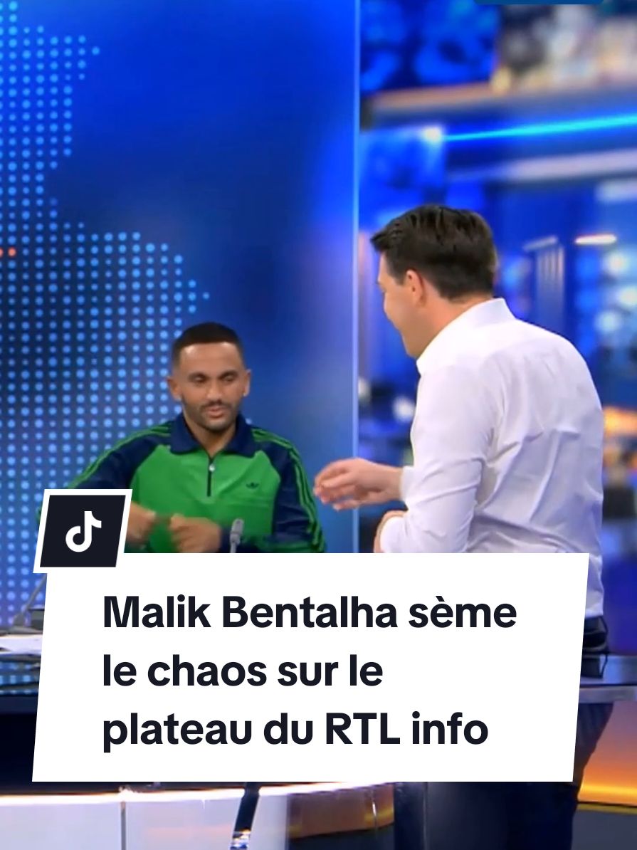 🎤 Malik Bentalha transforme une interview en spectacle improvisé ! Invité pour parler de son spectacle Nouveau Monde, Malik Bentalha a offert bien plus qu’une simple interview. 😅 Entre blagues sur le JT, dédicaces improbables à Angèle et une tentative de conclure le journal à la place d’Olivier Schoonejans, l’humoriste a retourné le plateau. 📲 Revivez cette séquence hilarante sur rtl.be ! #MalikBentalha #Humour #InterviewCulte #rtlinfo 