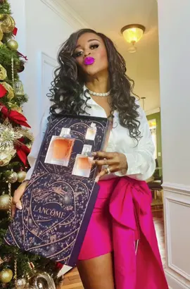 Just in time for Christmas @Lancôme LA VIE EST BELLE 2024 HOLIDAY COLLECTION is the perfect gift set for yourself, friends, or family this holiday season! It’s Happiness in a bottle that features Precious Iris accord with vibrant earthy notes of patchouli, sensual warm vanilla and spun sugar. Thank you @lancomeofficial for this special gift! #LancomeHoliday2024 #GiftTheExtraordinary  #GiftedByLancome 