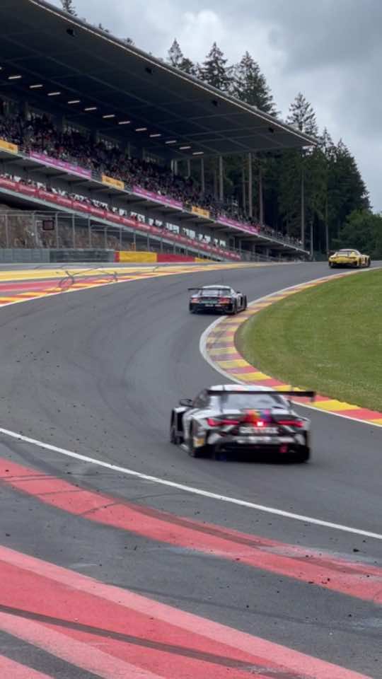 Gt3 in action 💥 #Motorsport #racecar #gt3worldchallenge #gt3 #porsche911 #porsche #bmwmotorsport #spafrancorchamps #eaurougespa #maxattack #speed #videographer #filmmaker #viralvideo