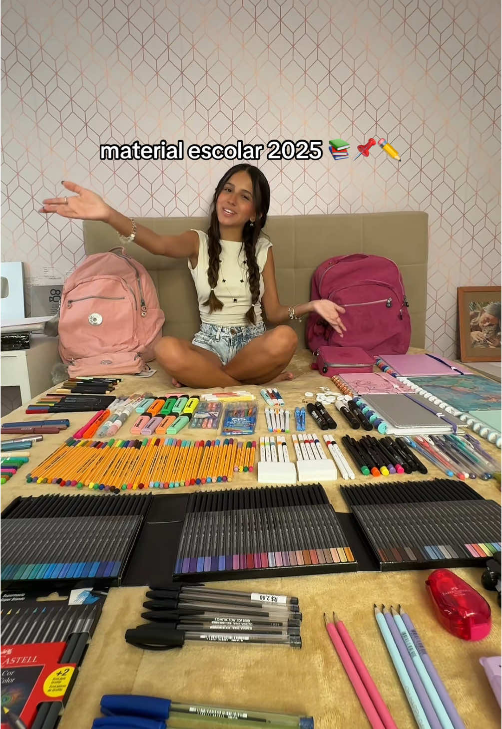 MATERIAL ESCOLAR 2025 📚 quem ai gosta de material? eu amo 💘💘💘🫶🏼 #vickyqueiroz #fyp #foryou #fy #materialescolar 