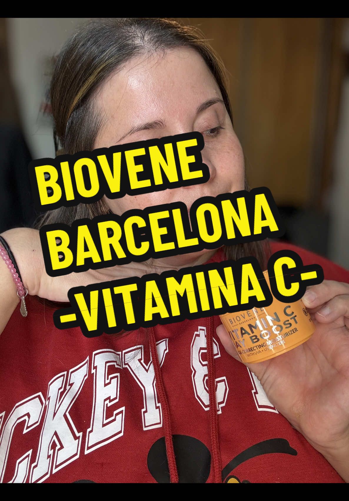 PUBLI.  Gama de skincare vitamina C de @Biovène Barcelona , tambien para estar comodas calcetin 100% algodón de @ysabelmora_brand 😍 • #colaboración #colaboracion #collaboration #biovene #biovenebarcelona #vitaminac #creadoradecontenido #skincare #skincaretips #skincarehacks #beauty #beautyhacks #contentcreator #cuidadofacial 