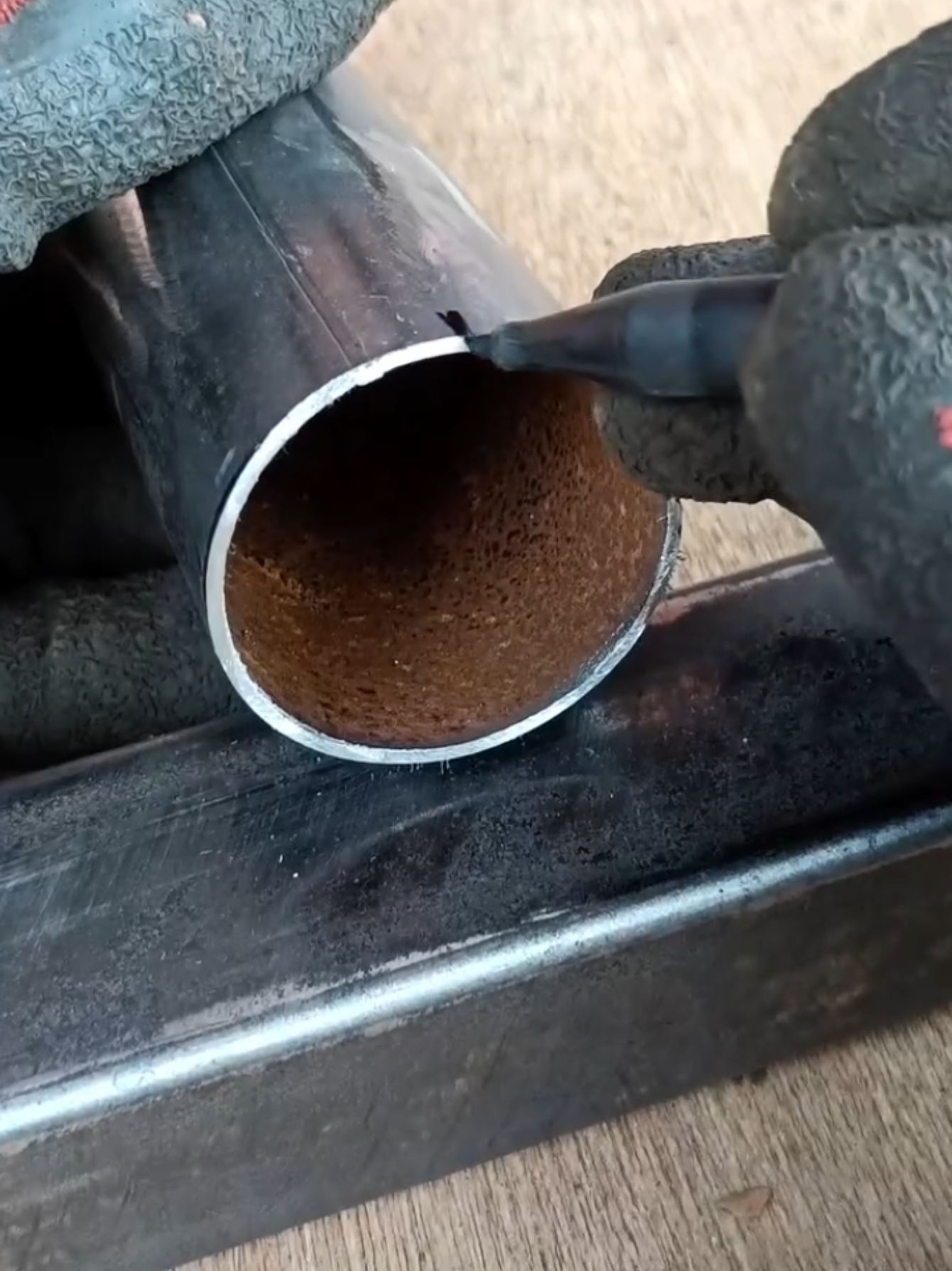 Welder's secret tricks for connecting round and square pipes in table pole manufacturing #weldingtools #DIY #idea #weldingcreativetools #welding #howtoweld #perfectwelding #weldingschool #weldernation #weldingtiktok #weldinglife #metalworking #thinmetal #weldingart #technique #fabrication #art #welder #creative 