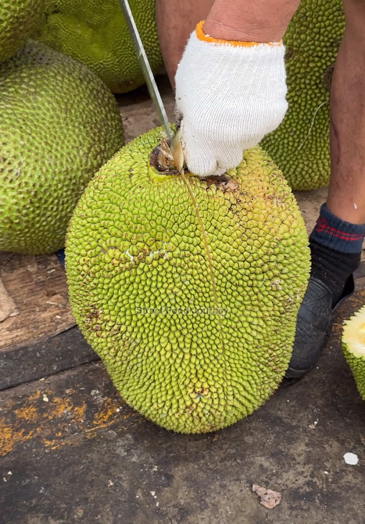 How To Cut Jackfruit In Thailand - Fruit Cutting Skills 🔍 Business name  Jackfruit  📍Address Simummuang Market, Bangkok  💵 Price  15 Baht/$ 0.43 USD #thailand #fruit #viral #asmr 