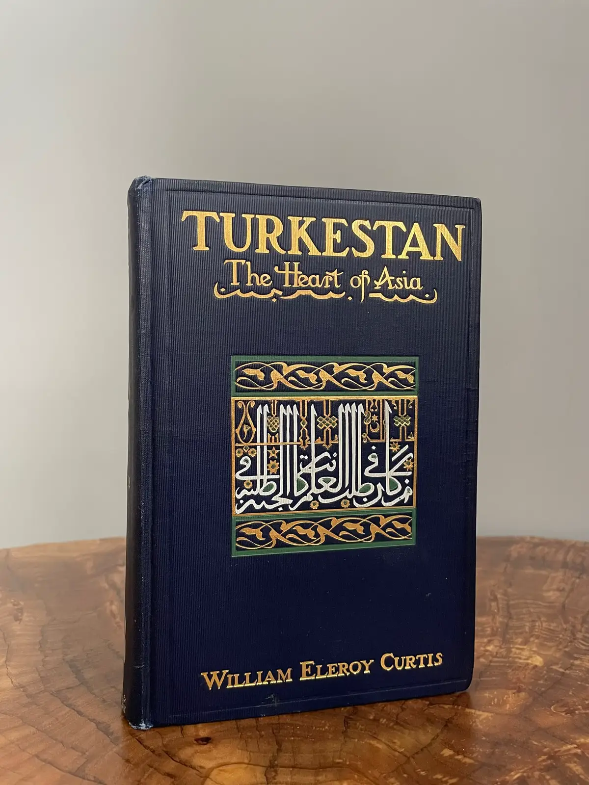 Turkestan : The heart of Asia Год: 1911  Автор в книге повествует о своем пребывании в Центральной Азии в 1910 году, описывая народы, географию, политическую конъюнктуру и экономическую ситуацию в регионе. Книга содержит главы о поездках в города Ашхабад, Мерв, Хиву, Ташкент, Самарканд, Бухару, а также дается описание их жителей.  Книга содержит множество фотографий и складную карту. #туркестан #туран #букток #кітапток 