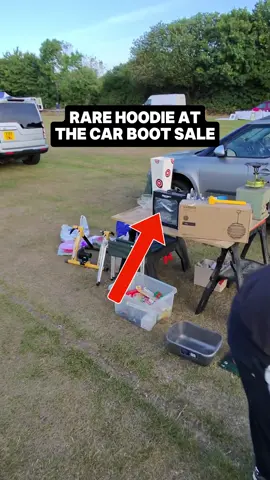 How was this still sat on the floor? #Carboot #carbootsale #carbootfind #carbootfinds #carbooting #fleamarket #yardsale #garagesale 