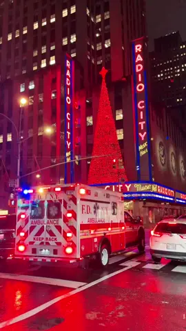 EMS - FDNY 🚑🚨🇺🇸 #NewYork #Manhattan #USA #FDNY #EMS #medical #emergency #ambulance #rescue #911 