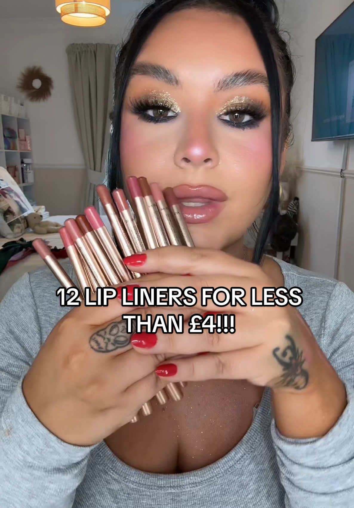 12 LIP LINERS FOR LESS THAN £4!!!! what a bargain these are, also if you spend £12 on spotlight items, you get free shipping too! #lipliners #liplinerbundle #affordablemakeup 