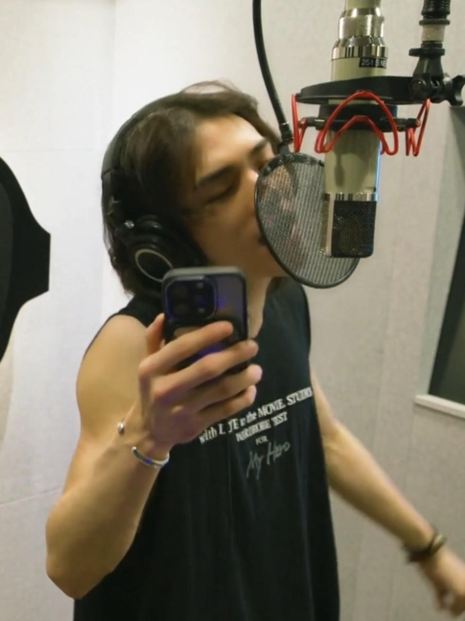 Replying to @katiehptheatre GIANT Recording Studio vocals pt2 (edited by me) #straykids #giant #straykidscomeback #recordingstudio #recordingscene #livevocals #bangchan #leeknow #changbin #hyunjin #hanjisung #felix #seungmin #jeongin #straykidslive #straykidsvocals 