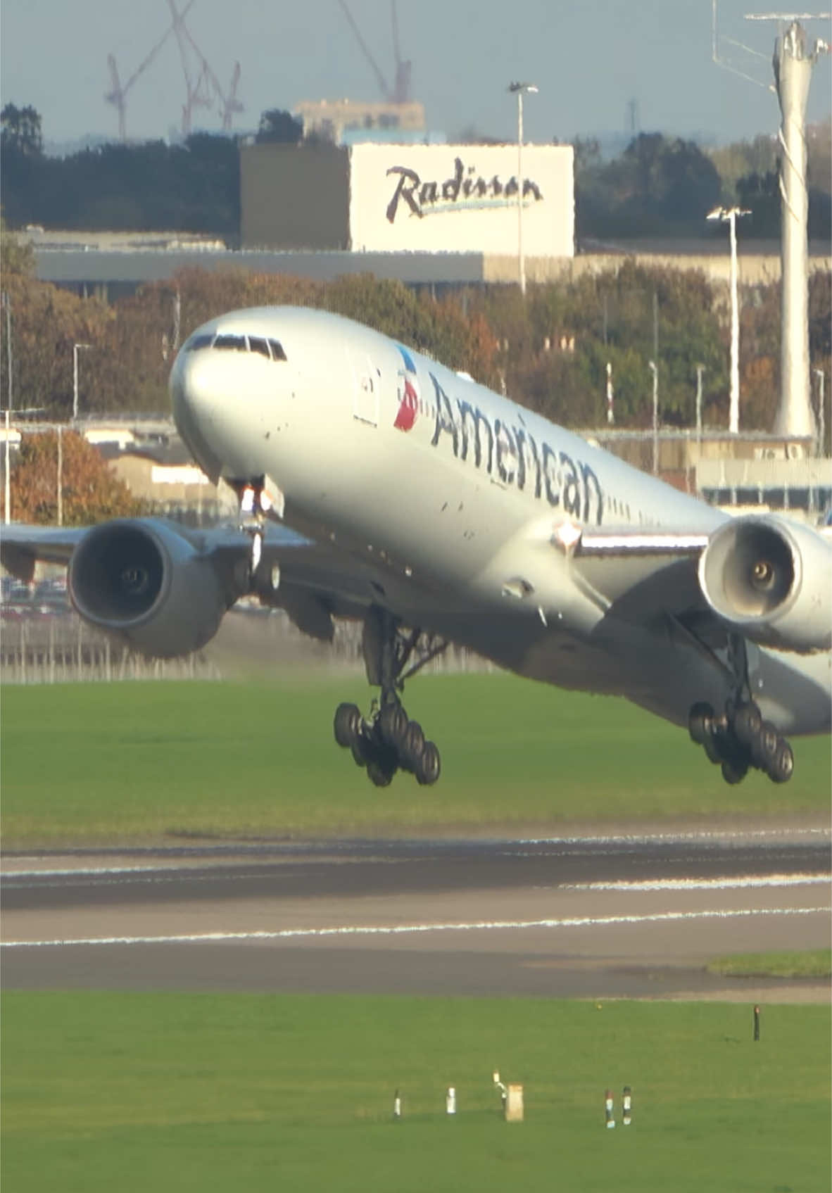 American Airlines Boeing 777-200ER rotates on a warm summer’s day at Heathrow #boeing777 #heathrow #fyp #aircraft #aviation #avgeek #airline #pilot 