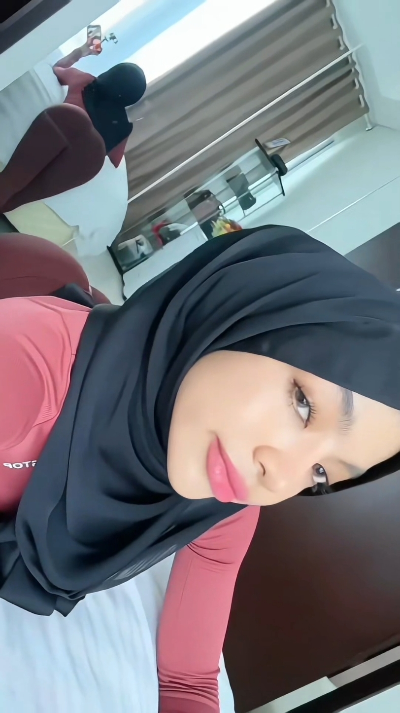 hijab hitam full body kaca viral🤤 #pulen #douyinshort #tobrutt🍑 #soundviral #manhwa #spekmanwha #cewekidaman #hijab #hijabstyle #fyp #foryou #fypviralシ #fypage #fyppppppppppppppppppppppp #viral