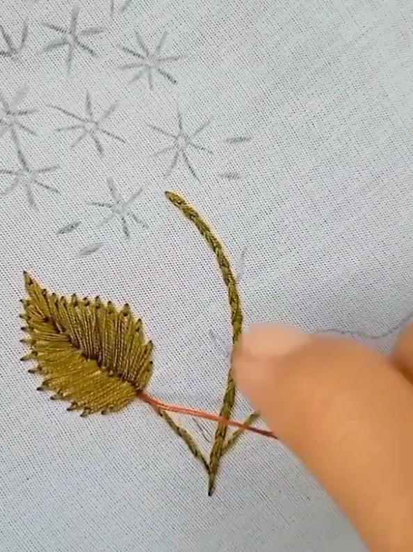 #handembroidery #embroideryart #ixplore #tik_tok #handicraft #handembroiderytutorial #art #punchneedle 