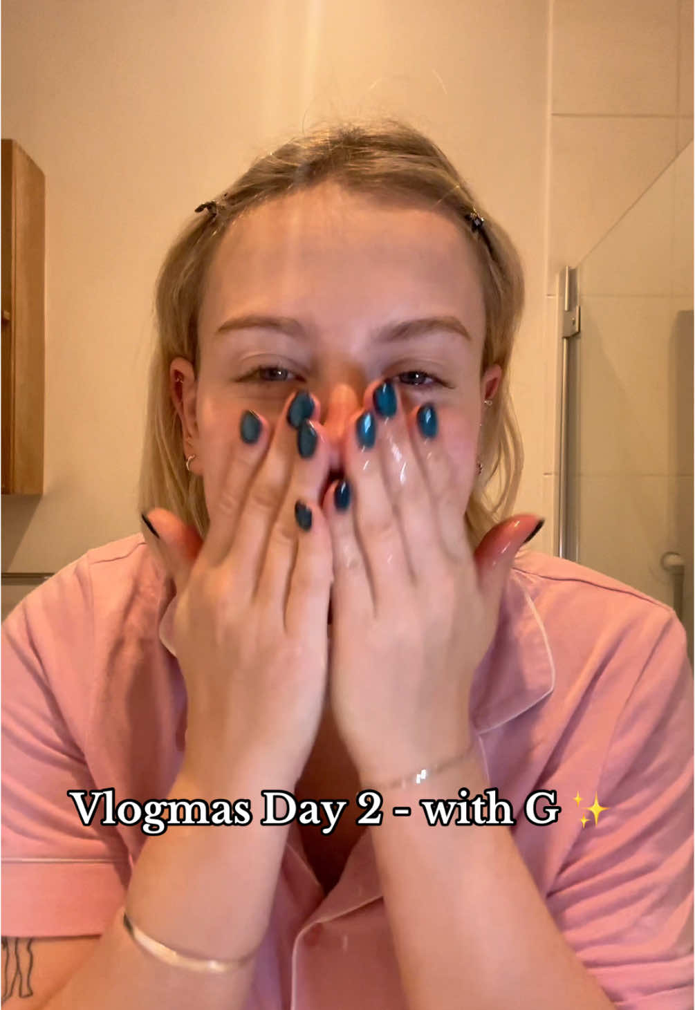VLOGMAS DAY 2 🎁❤️ #Vlogmas #londonlife #selfridges #giftguide #gifting #giftideas #shoppinghaul #londontiktok @HURR 