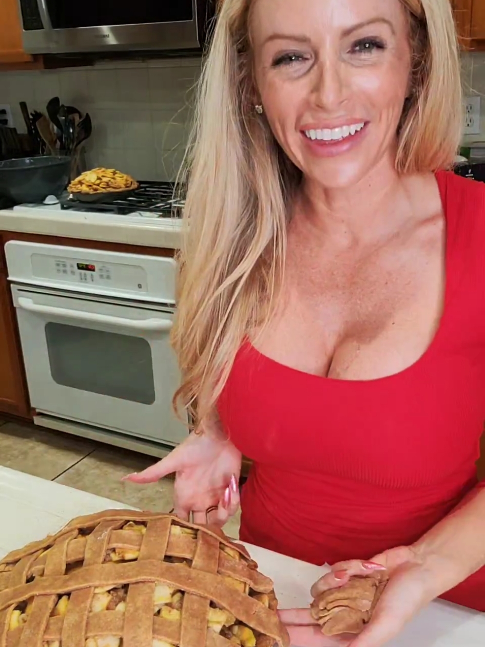 Cooking pies the night before Thanksgiving during my live 🥧Would ypu guys like to see me cook more? #LIVEhighlights #TikTokLIVE #LIVE 