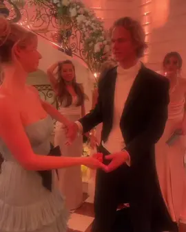 Bal des Débutantes 2024 : Leo Henckel von Donnersmarck, frère de la mannequin et comtesse Lara Cosima von Donnersmarck, Deb 2023, complice avec sa cavalière, Apple Martin, fille de l'actrice américaine Gwyneth Paltrow et du chanteur de Coldplay Chris Martin #laracosimahenckelvondonnersmarck #laracosima  #leohenckelvondonnersmarck  #applemartin #lebalparis #lebaldesdebutantes2023  #lebaldesdebutantes #debs2023 #dress #debutantes #bal #paris  #couture #hautecouture #soiree  #paris #shangrila #shangrilaparis #ophelierenouard #vmusejewelry  #hopitalnecker #pourtoi #pourtoipage #foryou  #foryoupage #fyp #fypシ