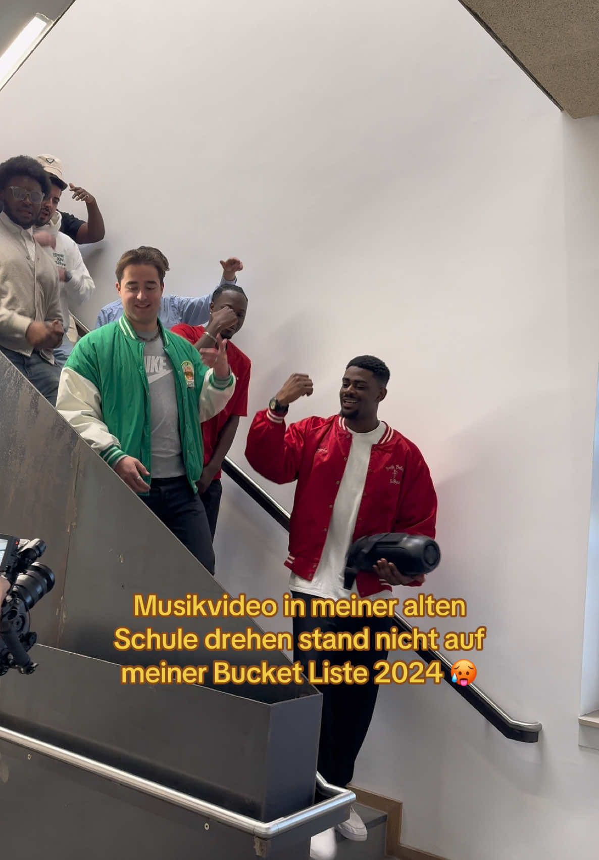 Es wird so lit 🥶 Do 23:59 Uhr #Viral #NewMusic #Schule #TheoJunior