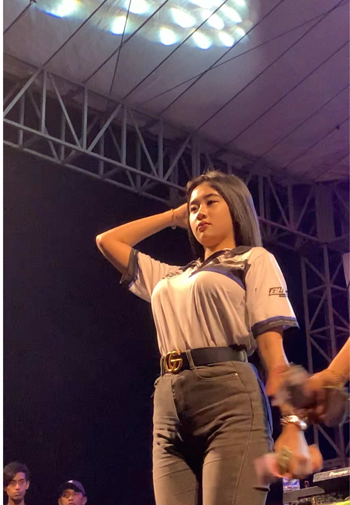 Pesona kaos blizzard marai opo cah🤭🤭?? @Eveecahaya🎀 #malang #soundsystem #soundsystemmalang #blizzardentertainment #dancerkarnaval #dj #party #fyp #ngantru #ngantrungantang 