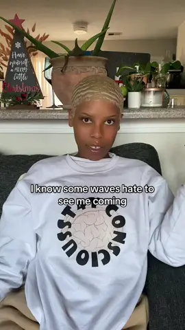 Soon as my hair dry I take off my durag and put on my silk scarf, not bout to cut off ny circulation 😂😂 • #blondenaturalhair #ashblondeblackgirl #waves #wavesonswim #wavesonwomen #womenwavers 