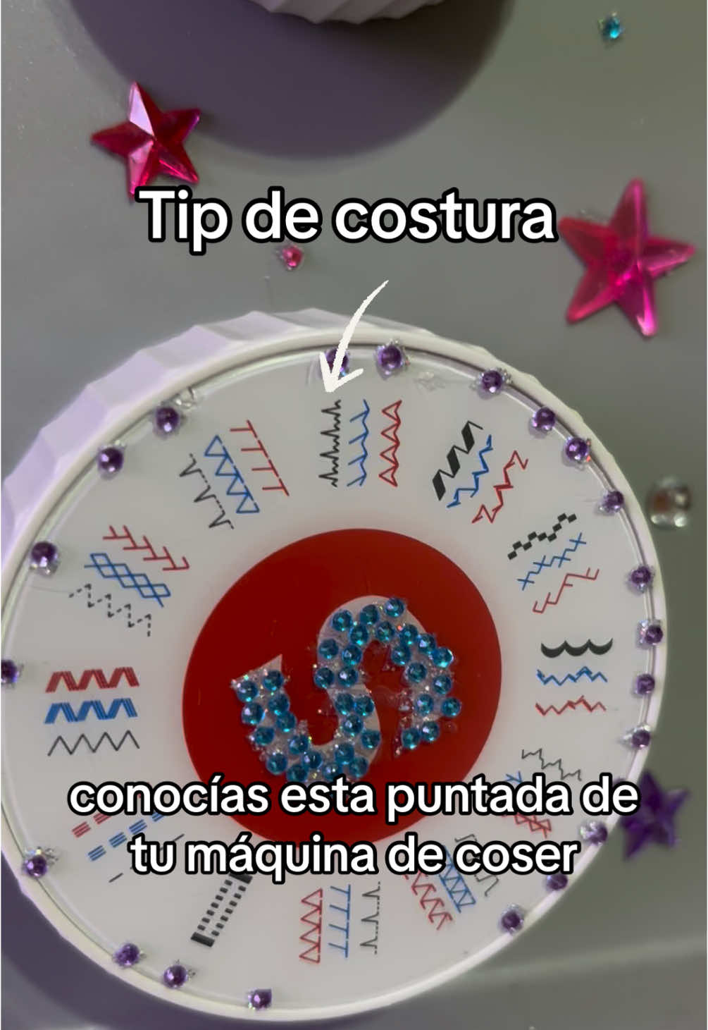 Aprende sobre las puntadas en tu máquina de coser✨ #fashiontiktok #fashioninspo #sewing #sewingtiktok #tutorial #moda #patronaje #coser #costura #modista #modafeminina #diseño #venezuela #diseñodemoda 