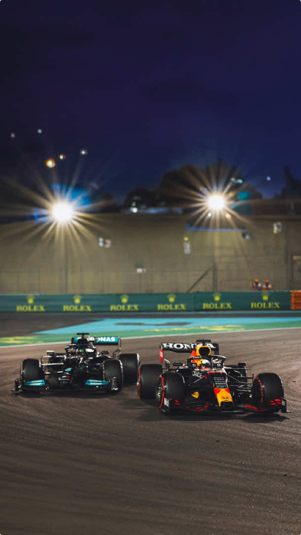 🇦🇪 La última vuelta del GP de Abu Dhabi 2021. La vuelta que cambió la historia. La vuelta del siglo. 🏆 Max Verstappen vs Lewis Hamilton: el momento decisivo de una de las temporadas más épicas de la historia de la Fórmula 1. Un reinado cayó, y una nueva era comenzó. #f1 #formula1 #maxverstappen #verstappen #mv1 #redbull #lewishamilton #hamilton #lh44 #mercedes #vuelta #final #abudhabi #2021 #gp #historia #rivalidad #campeón #mundial #emotivo #épico #increíble #película #automovilismo #motor #deportesentiktok