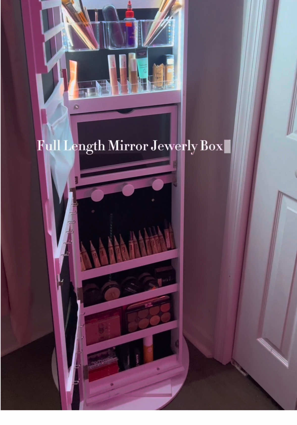 Now who came up with this combo?! A full-length mirror with a jewerly organizer inside.. 😍😍  #mirror #homedecor #TikTokShop #vanitymirror #blackgirltiktok #fyp #foryourpage 