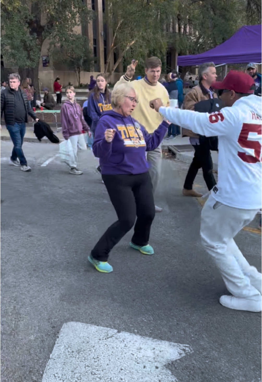 They’re different in Louisiana 😂🔥 #LSU #LSUtailgate #BatonRouge #southernhospitality  #louisiana #oklahomasooners #boomersooner #gracenhalton #SanDiego #tripout #icecreampaintjob  I do not own rights to the song. 