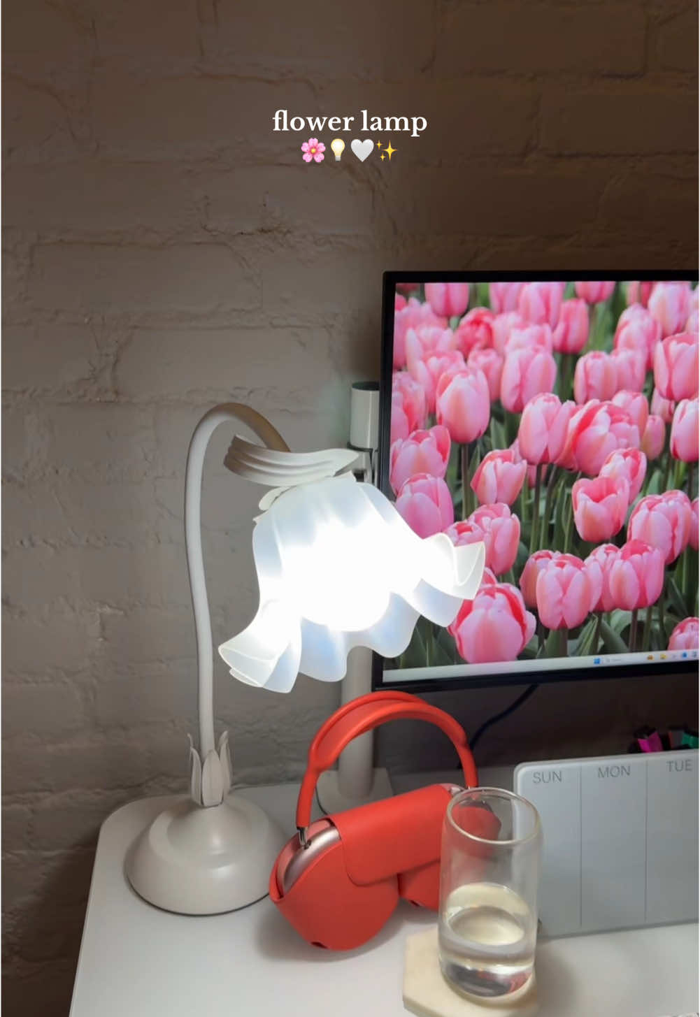 so so cute 🥹🌸 unintentionally matched my other flower desk decor 🤍🎧 I also love how it’s adjustable to however you want it sitting #desklamp #flowerlamp #lamp #homedecor #tiktokshopcybermonday #tiktokshopblackfriday  home decor, table lamp, flower decor 