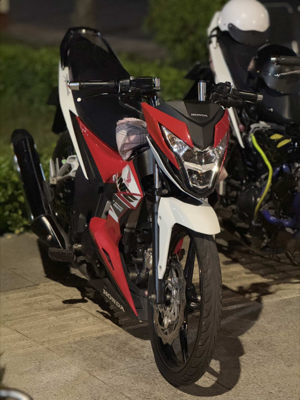 Cầm chiếc sonic độ trái 65 chắc tê lắm.                                                             #hondasonic150r #sonic150r #sonicmalaysia🇲🇾 #64_vinhlong #FBkhoingoan #siriusblack 