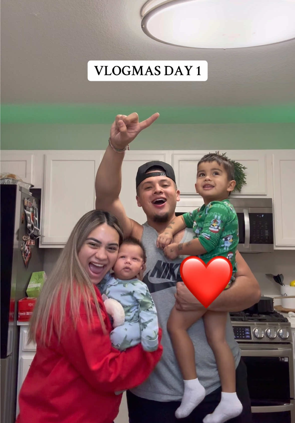 Vlogmas Day 1 🎄🎅