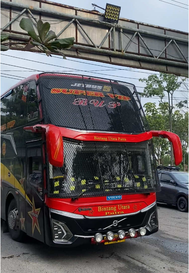 Si Hitam Manis baru tiba diPekanbaru😍 #fyp #bus #busmania #bup #bintangutaraputra #volvo 