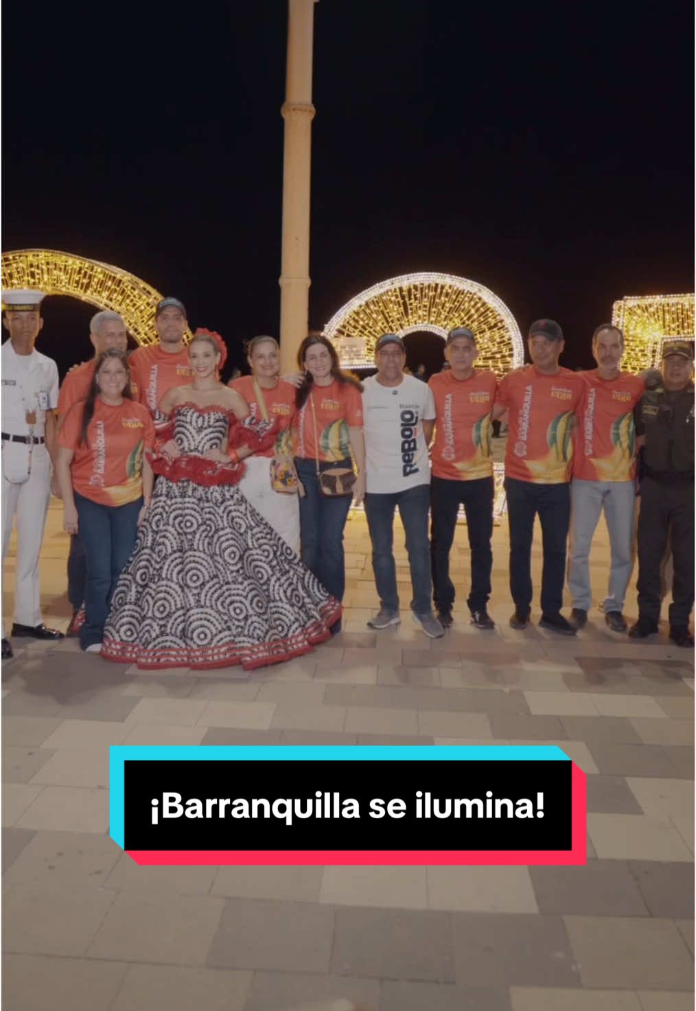 ¡Barranquilla se ilumina y le da la bienvenida a la época más linda del año! Desde el Malecón de Rebolo y el Gran Malecón encendimos las luces que nos llenarán de alegría y esperanza durante la temporada decembrina.  Deseo que esta Navidad nos encuentre más unidos que nunca y que Dios bendiga a nuestra ciudad en estas festividades.  ¡Que viva por siempre esta hermosa tradición! #barranquilla #barranquillaaotronivel #Barranquilla2024 #alexchar #alcalde #navidad