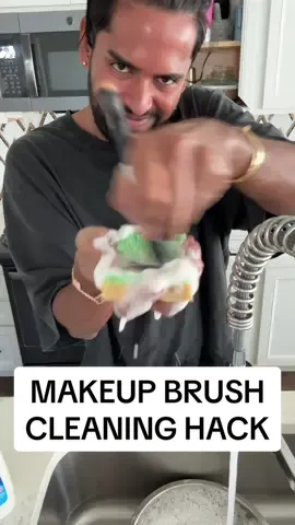 Makwup Brush Cleaning Hack 🥵👍🏽 Zout Laundry Stain Remover worked like a charm!  #makeupbrushcleaning #brushcleaning #makeupbrushes #zoutstainremover 