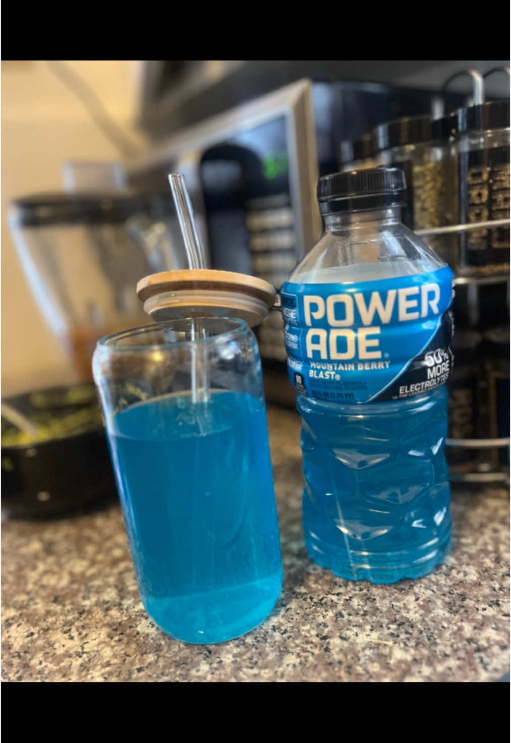 Lets hydrate using my favorite cup with my favorite drink😋 Powerade or Gatorade? 💙 #powerade #poweradeblue #hydrating #